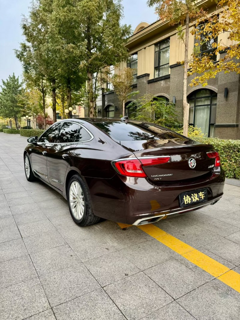 烟台18年别克君越8