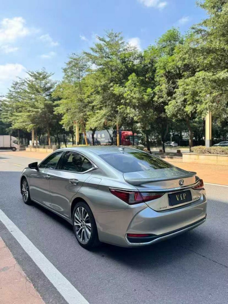 东莞21年雷克萨斯ES7