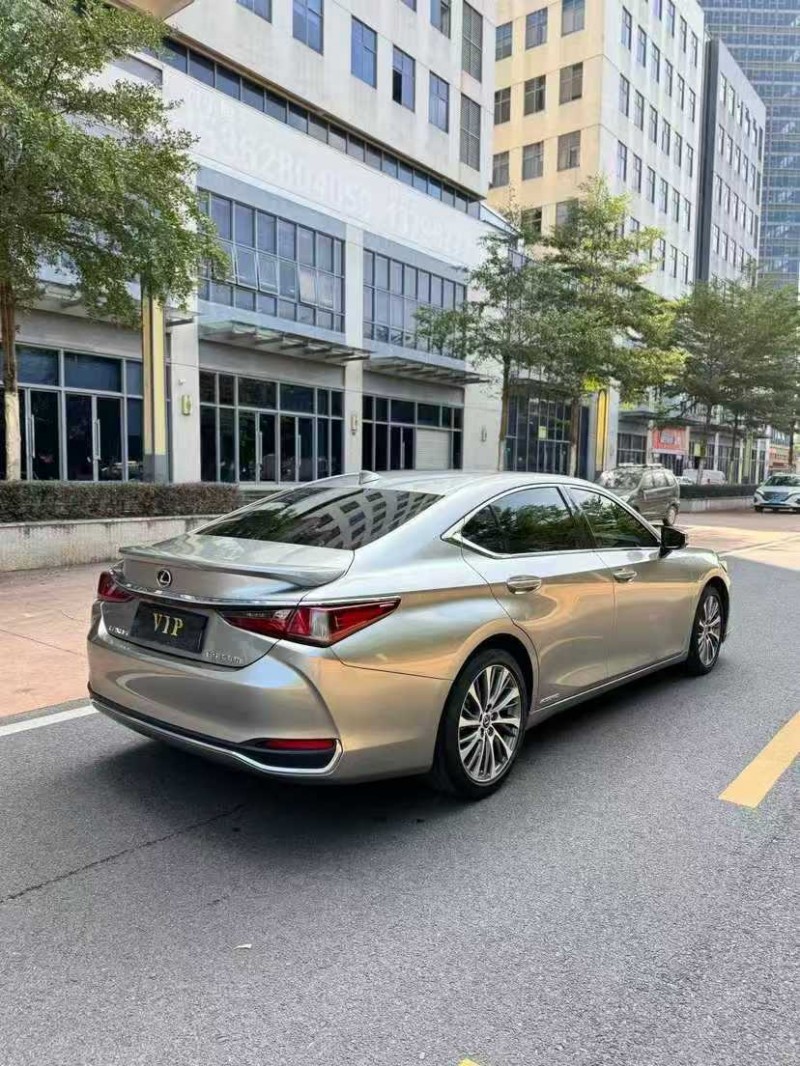东莞21年雷克萨斯ES8