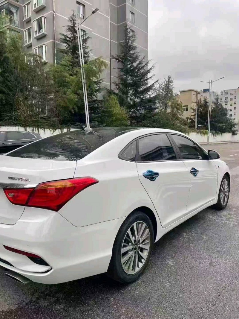 安顺20年现代名图5