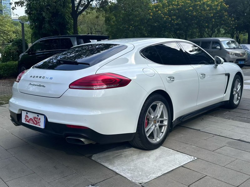 佛山16年保时捷帕拉梅拉8