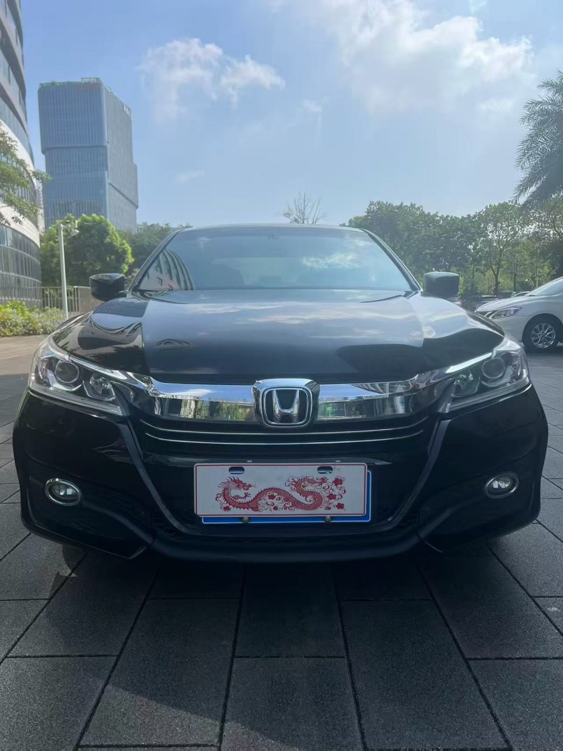 佛山17年本田雅阁1