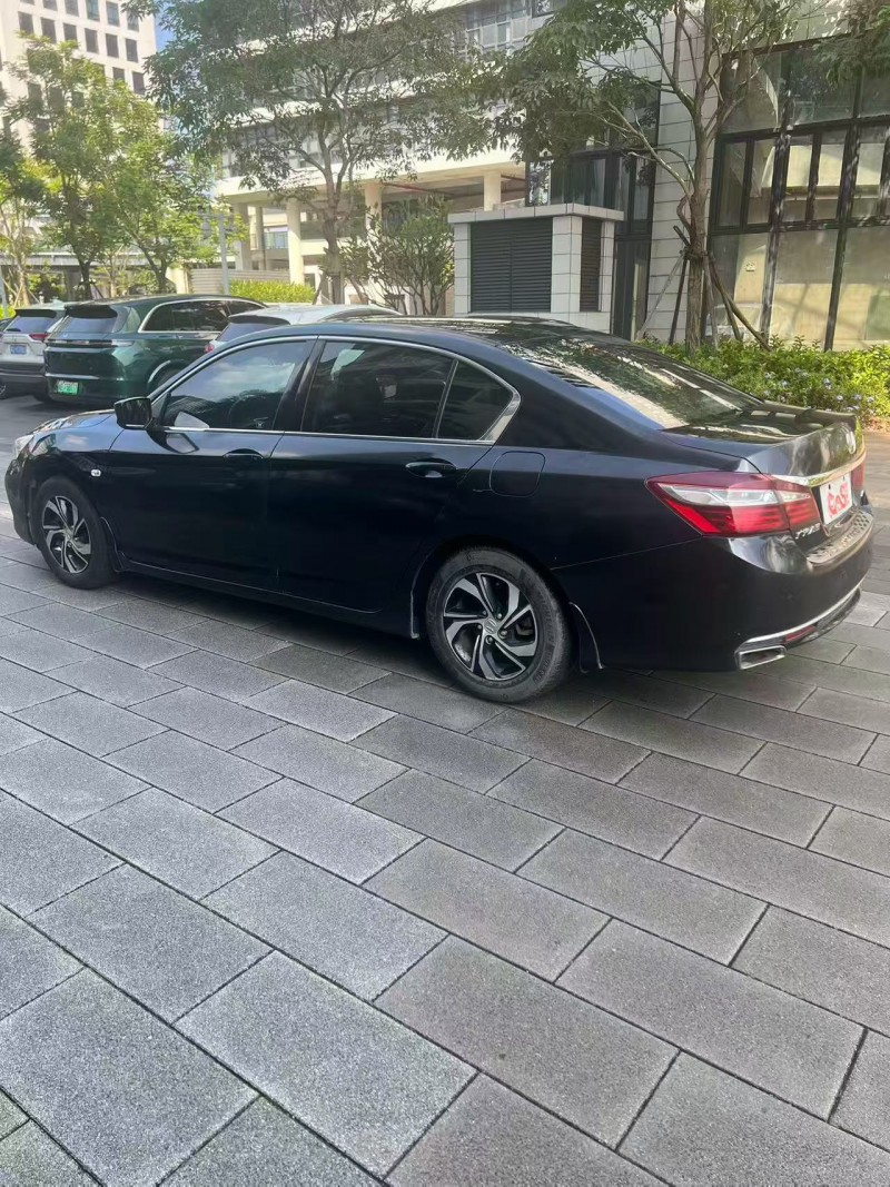 佛山17年本田雅阁7