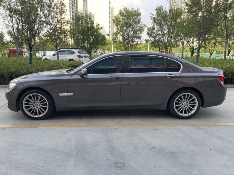 济宁15年宝马7系8