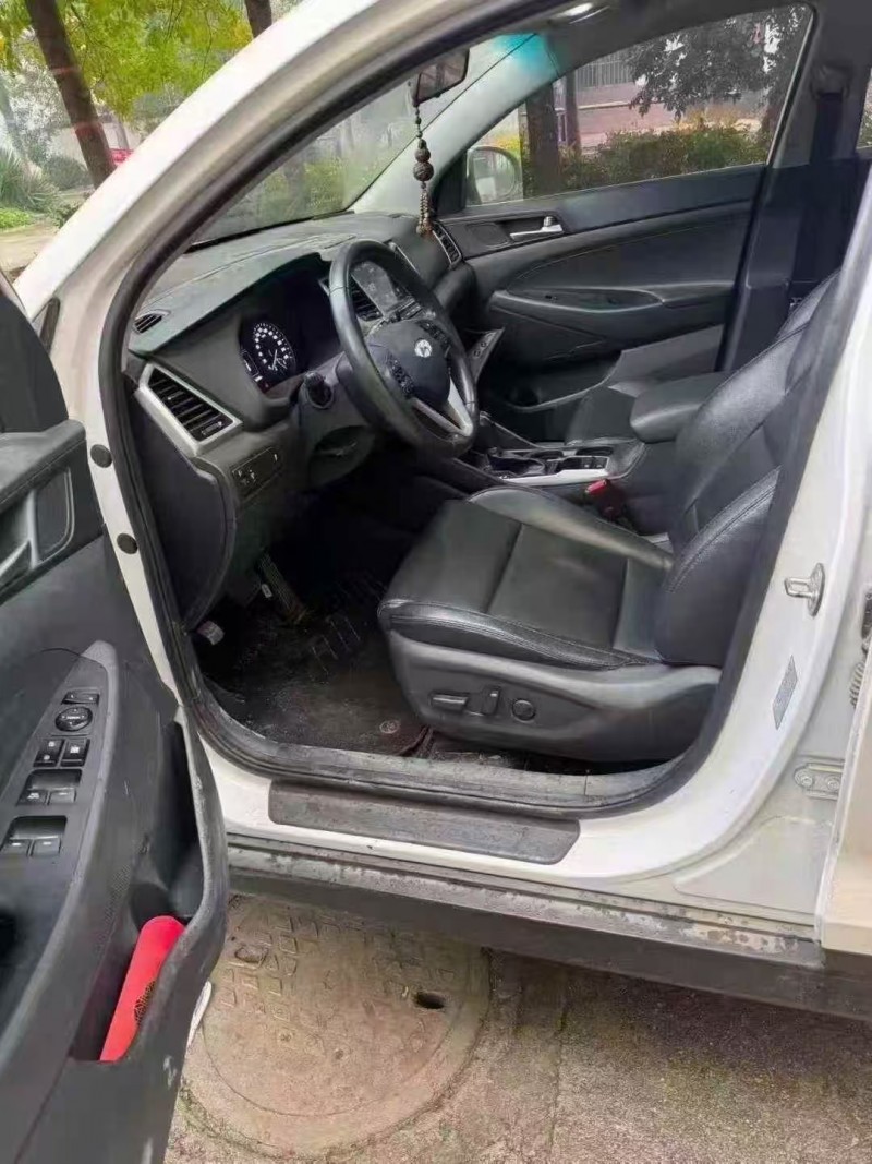 济宁18年现代途胜2