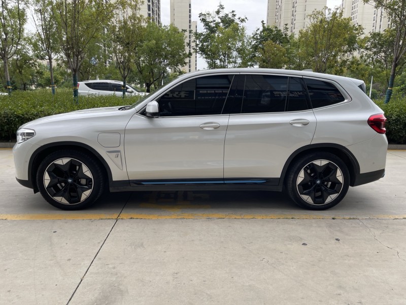 济宁21年宝马IX37