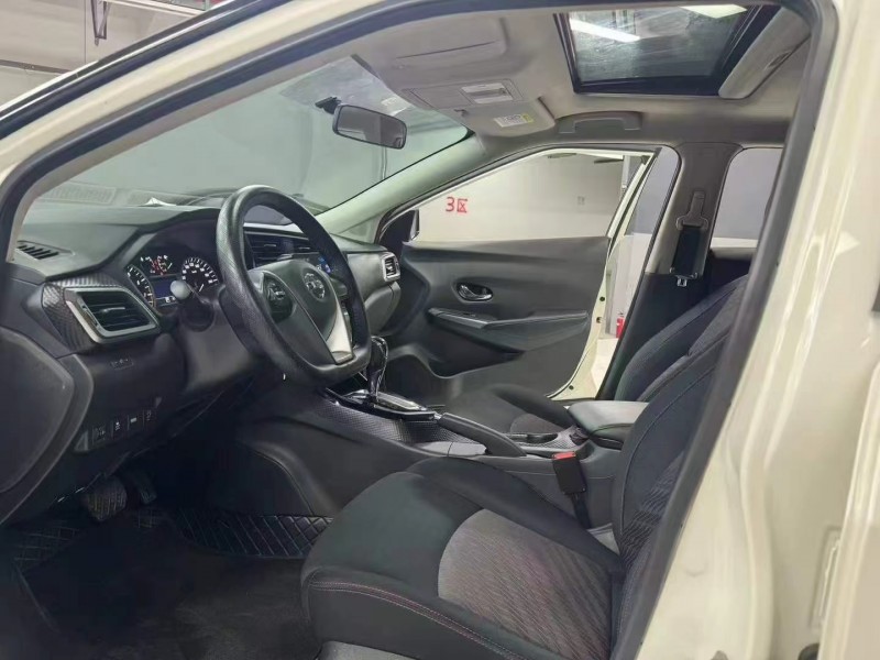 成都22年日产蓝鸟4