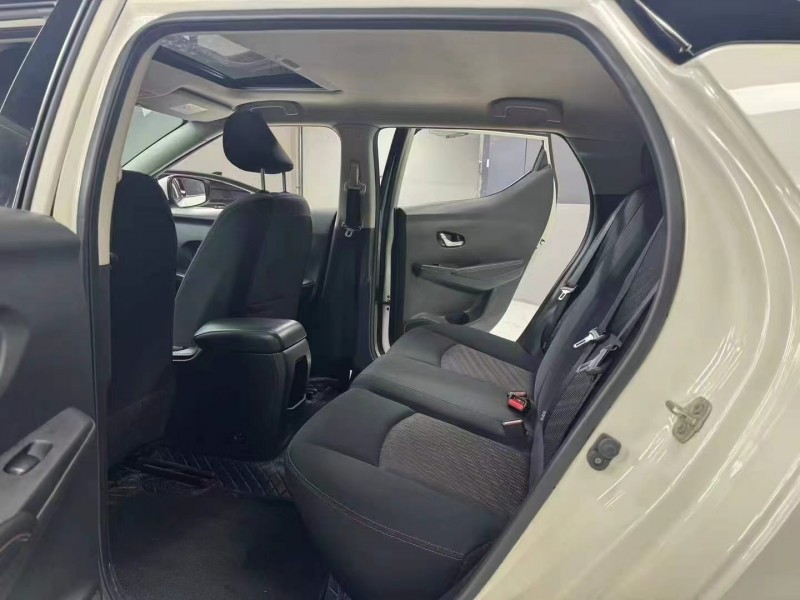 成都22年日产蓝鸟5