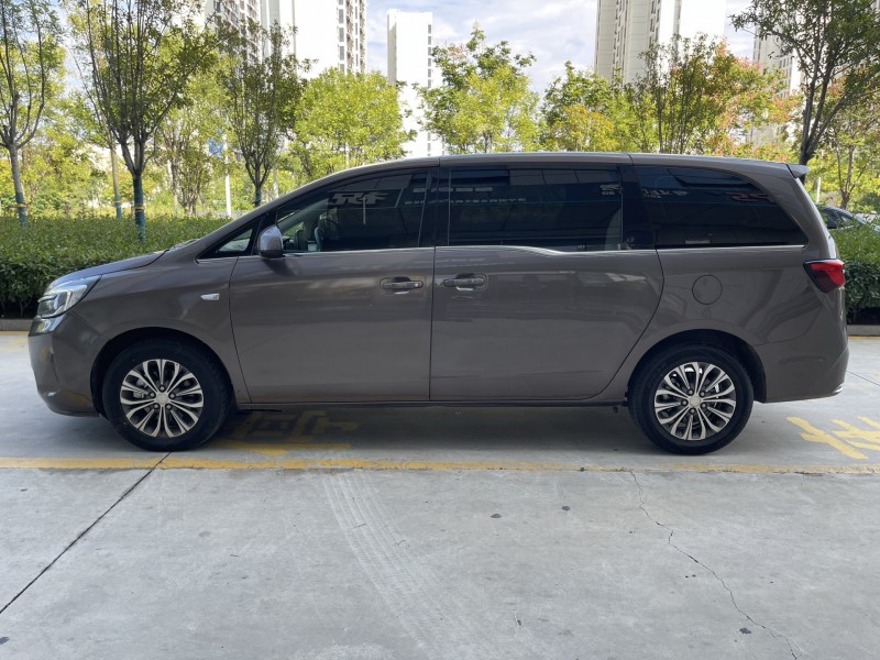 济宁22年别克GL84