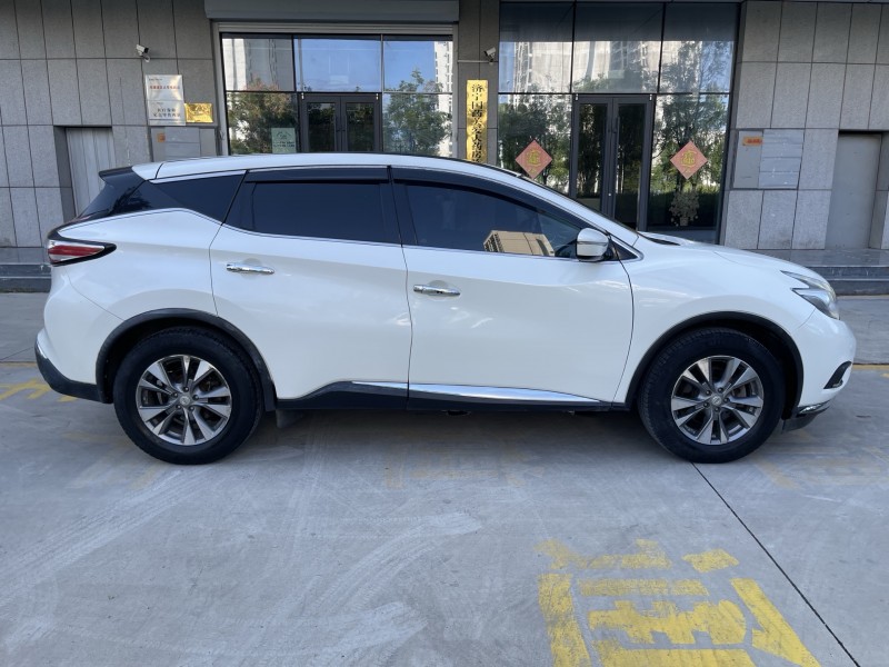 济宁17年日产楼兰8