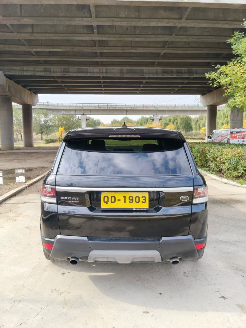 青岛17年路虎揽胜运动9