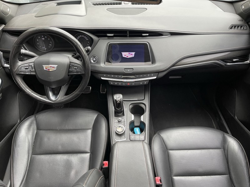 济宁19年凯迪拉克XT44