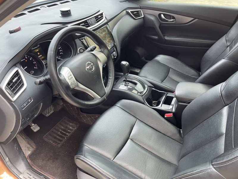 济宁16年日产奇骏5