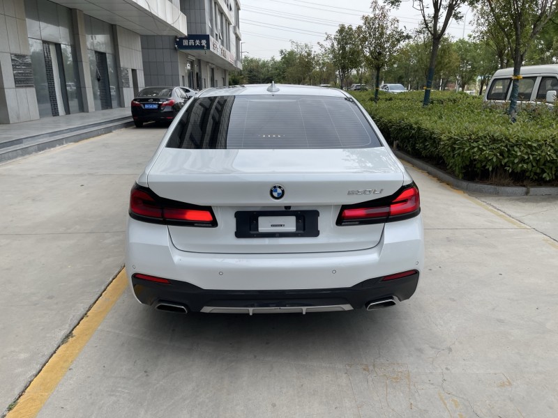 济宁22年宝马5系9