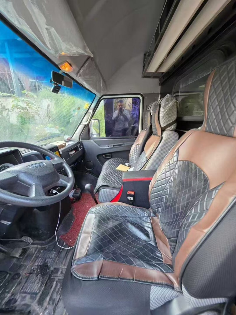 淄博23年依维柯得意4