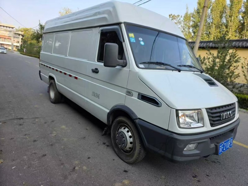 淄博23年依维柯得意8