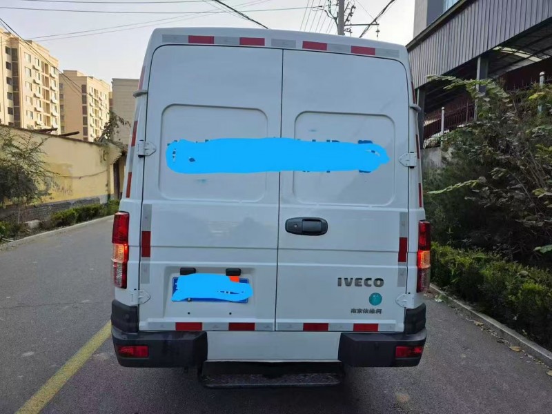 淄博23年依维柯得意9