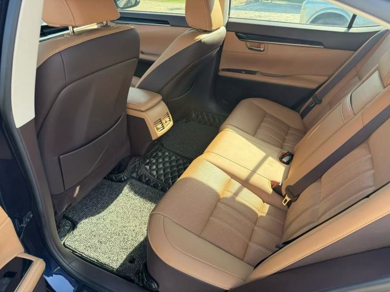 中山18年雷克萨斯ES6