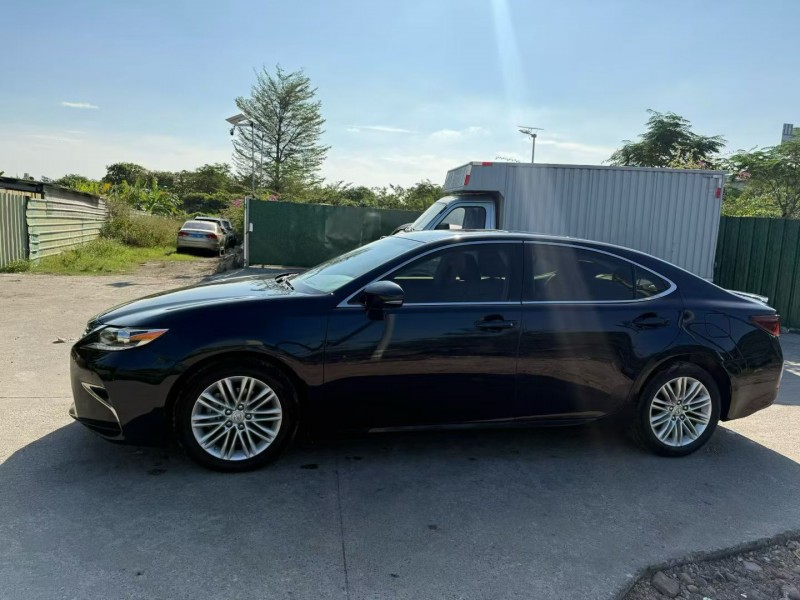 中山18年雷克萨斯ES7