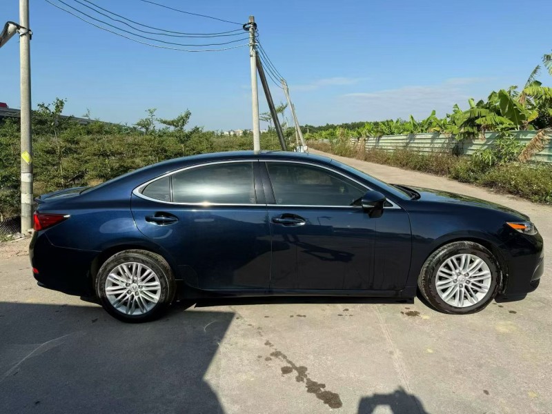 中山18年雷克萨斯ES8