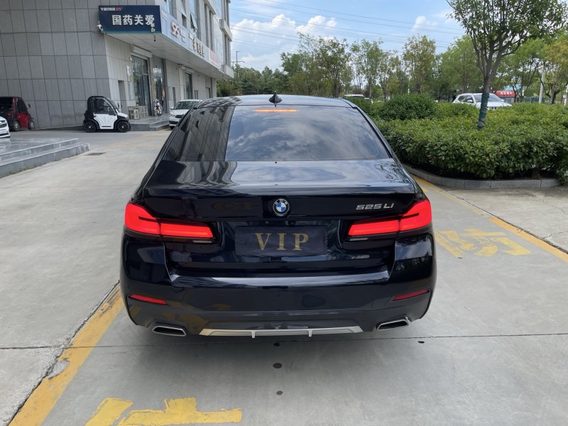 济宁23年宝马5系9