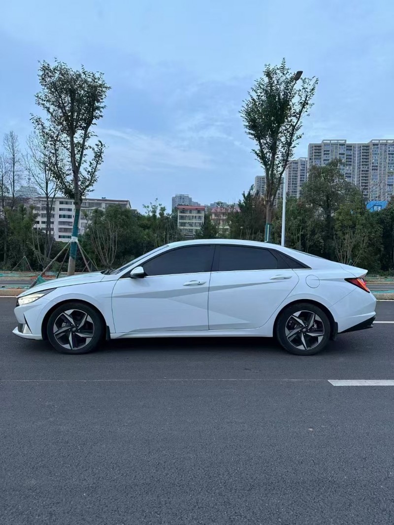 娄底23年现代伊兰特3