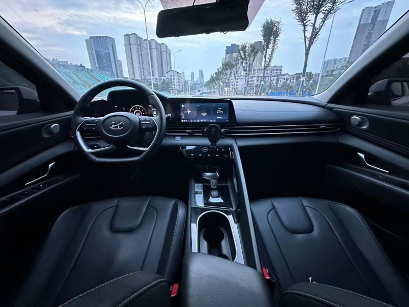 娄底23年现代伊兰特4