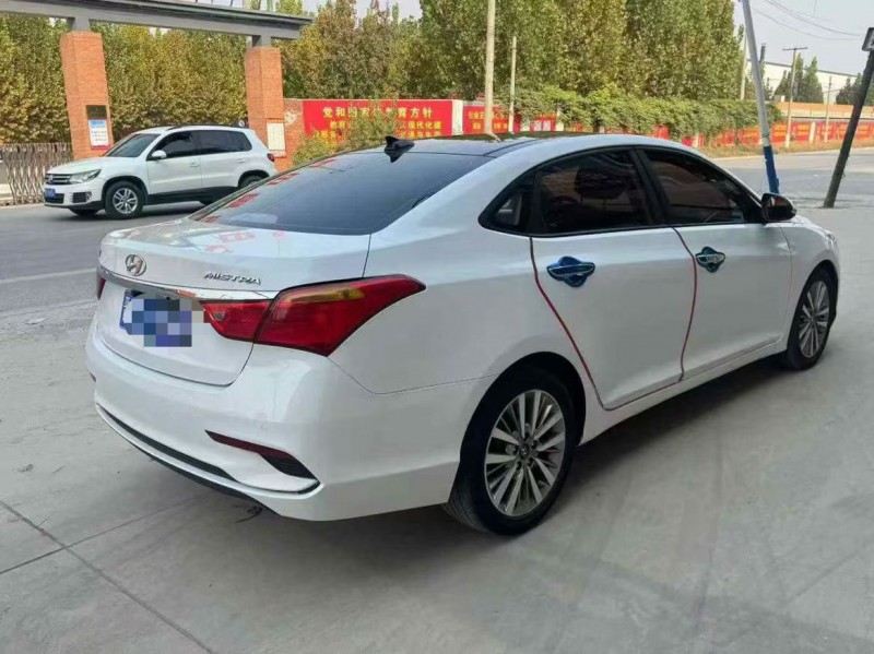 保定17年现代名图5