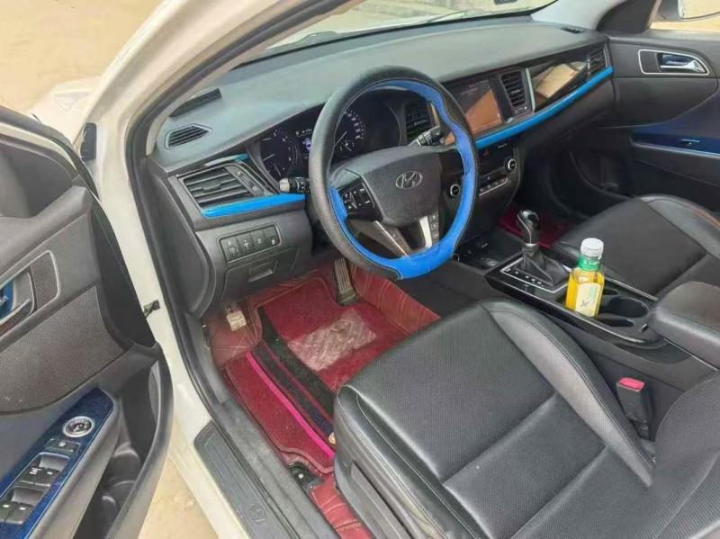 保定17年现代名图8