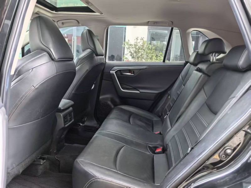 深圳22年丰田威兰达5