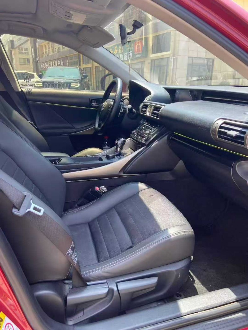 襄阳14年雷克萨斯IS5