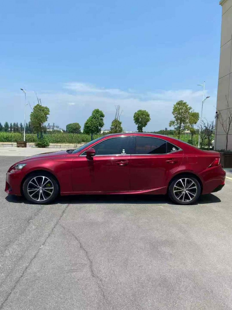襄阳14年雷克萨斯IS8