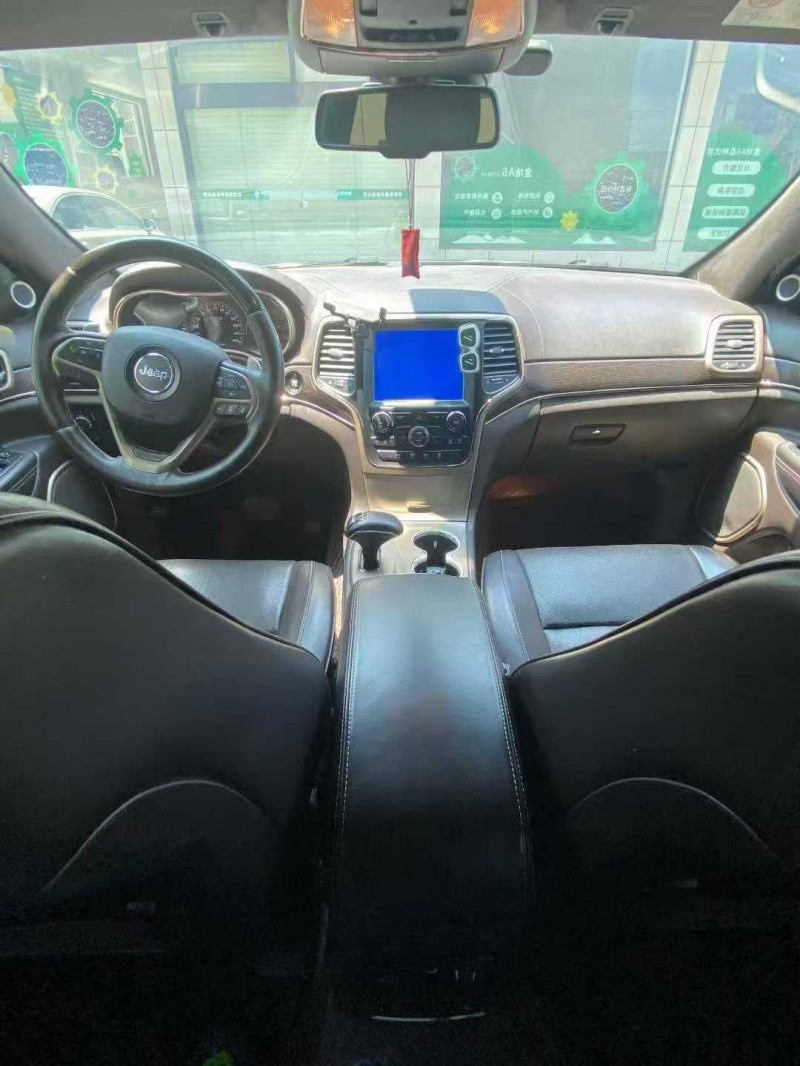 襄阳15年Jeep大切诺基6