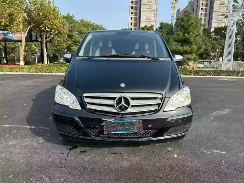 烟台17年奔驰唯雅诺1