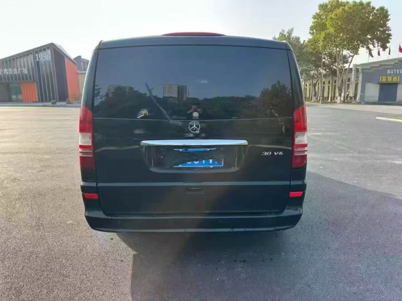 烟台17年奔驰唯雅诺9