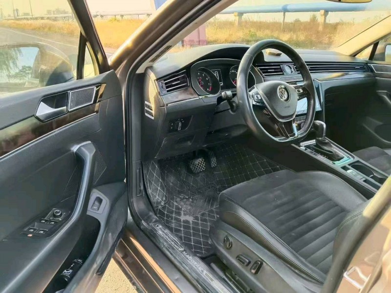 济宁17年大众迈腾8