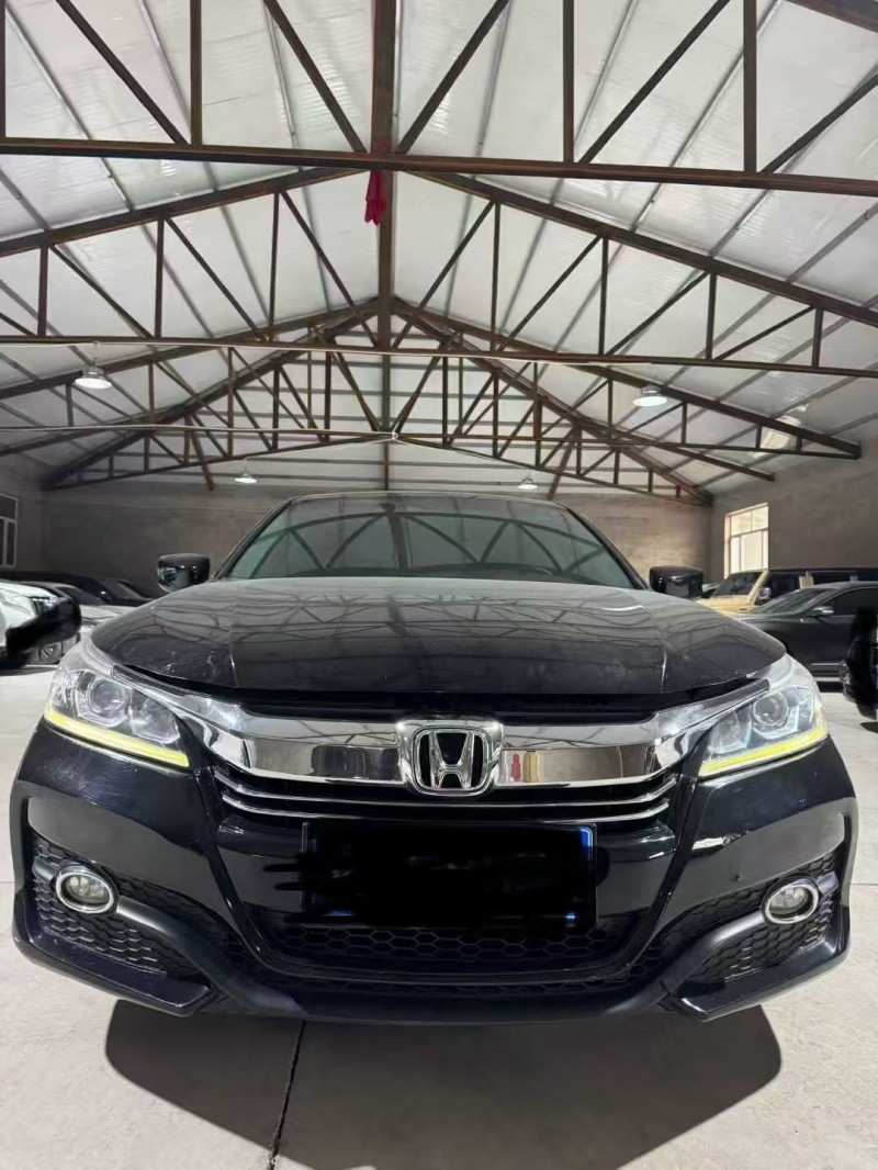 乌海18年本田雅阁1