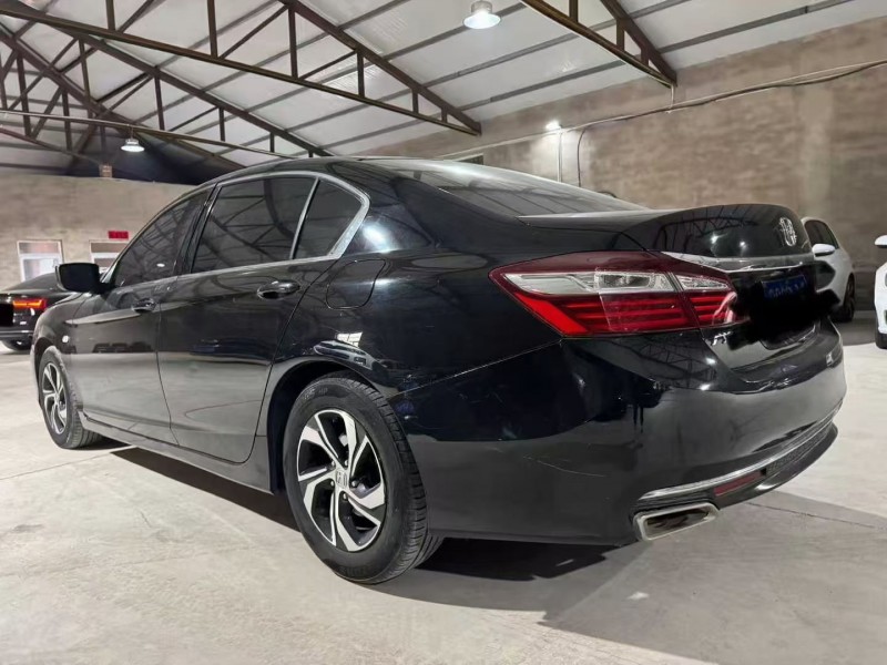 乌海18年本田雅阁8