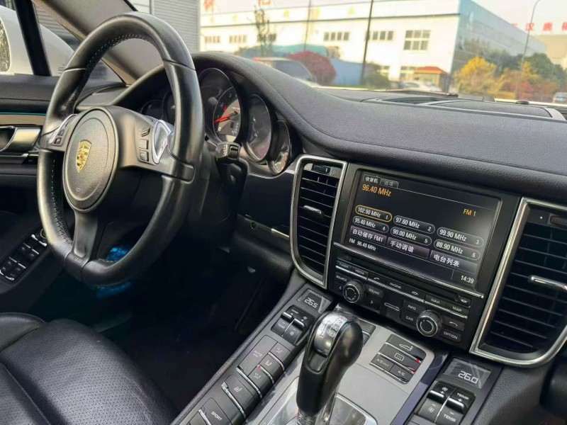 东营14年保时捷帕拉梅拉6