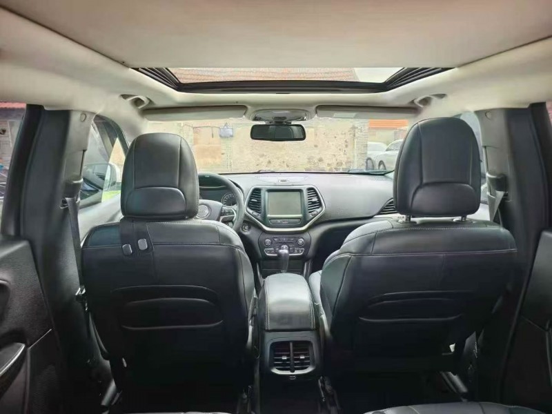 淄博16年Jeep自由光4