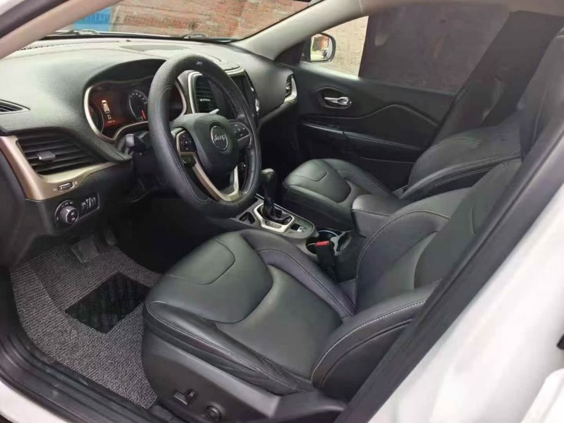 淄博16年Jeep自由光5