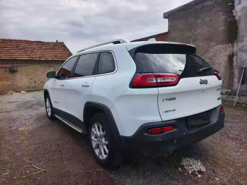 淄博16年Jeep自由光9