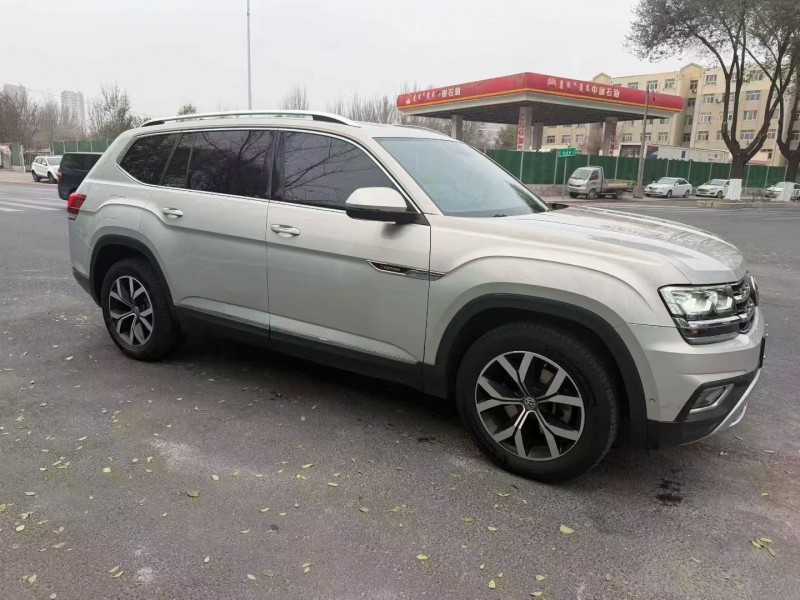 赤峰17年大众途昂3