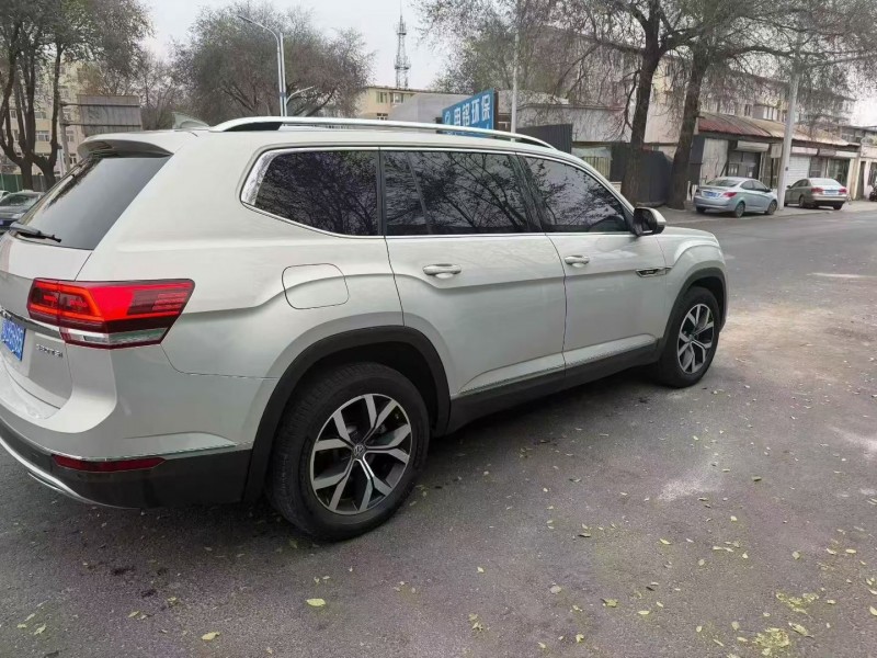 赤峰17年大众途昂7