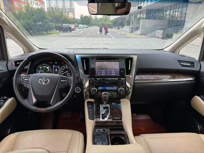 济宁19年丰田埃尔法4