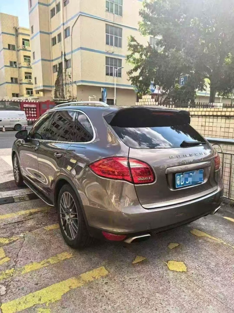 广州12年保时捷卡宴4