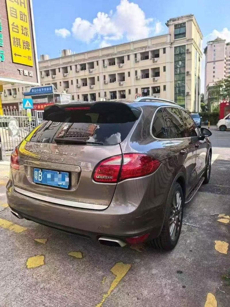 广州12年保时捷卡宴6