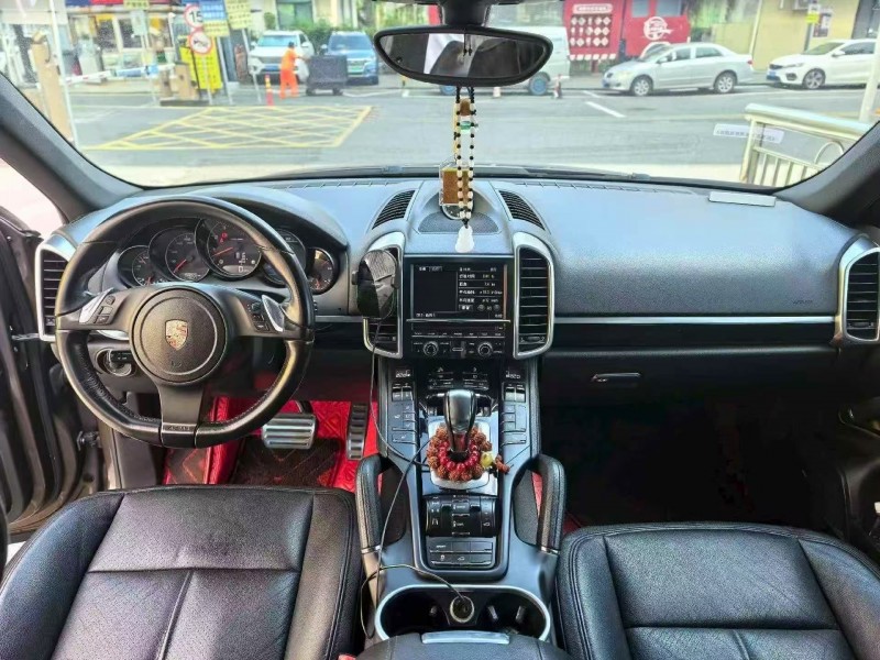 广州12年保时捷卡宴8