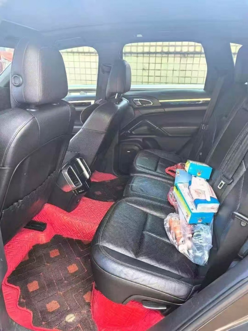 广州12年保时捷卡宴9