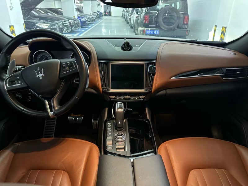 深圳22年玛莎拉蒂Levante4